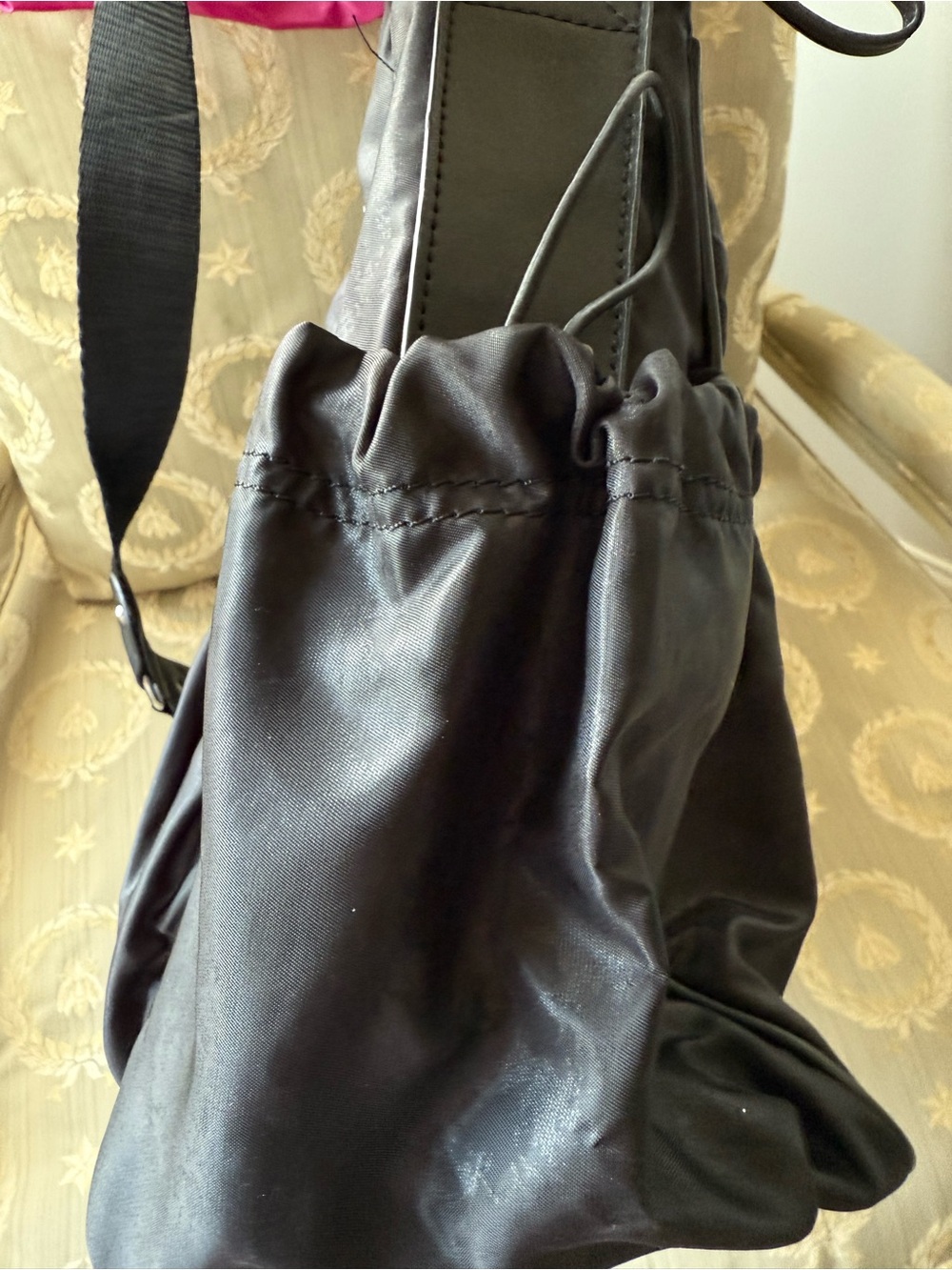 Rare Earth by Stone Mountain Everyday Black Crossbody Travel Bag with Pink Liner - Picture 5 of 7